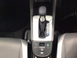 オートマチックシフトレバーは、手になじみ操作しやすい形状で安全運転にもつながります♪