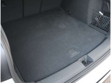 Audi正規ディーラーが高品質をお約束。高度な訓練・教育を受けたAudi専任メカニックが、100項目にもおよぶ精密な点検を実施。すべてクリアしたAudi車だけ、あなたのお手元に届けられるのです