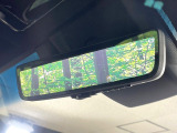 【デジタルインナーミラー】後席の大きな荷物や同乗者で後方が確認しづらい時でも安心!カメラが撮影した車両後方の映像をルームミラー内に表示。クリアな視界で状況の確認が可能です!