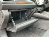 収納上手!大きなグローボックスなので小物や車検証など収納出来ます♪