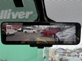 【デジタルルームミラー】車両後方カメラの映像をルームミラーに映すことが出来ます。 そのため、後席に人や荷物があって後方が見えづらい場合でもしっかり視界を確保することが出来ます。