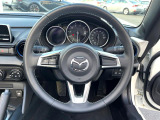 【純正革巻きステアリング】上質な革を使用することで、手にしっかり馴染みとても運転しやすいハンドルです♪