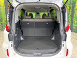 普段のお買い物や通勤、送迎等に十分な荷室スペースを確保しております。セカンドシートを倒すと、大きな荷物の積載も可能です♪