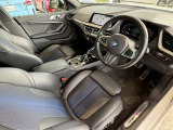 BMWを熟知したメカニックによる、360度の納車前点検。ドイツ本国と同様の教育・訓練を受けたメカニックが徹底的に点検、整備した後にお客様にお引渡しします。