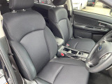【運転席】座り心地が良いシートなので長時間の運転でも快適にお過ごしいただけます。新品のフロアマットのご注文も可能です。掲載箇所以外にご希望の写真がございましたらお気軽にお問い合わせ下さい。