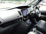 ★内装は専門業者によるルームクリーニング施工★シート・天井・ダッシュボード等に傷やシミ、汚れ等もなく綺麗で嫌な臭い等もありません!清潔で気持ちいい★