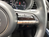 MRCC(マツダレーダークルーズコントロール)は先行車との車間を維持しながら追従走行を行い、長距離でのドライバー負担を軽減させてくれます。