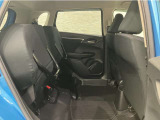 HONDA独自の機構!リアシートはチップアップ(跳ね上げ)することにより背の高い荷物も楽々積み込みすることが可能!!より空間を有効にするためにも大変便利なシートアレンジになります!!