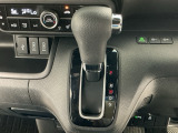 オートマチックシフトレバーは、手になじみ操作しやすい形状で安全運転にもつながります♪