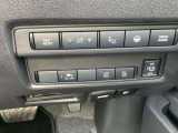 運転席右前の使いやすい位置に集中的に各スイッチを配置しています。
