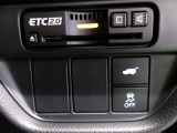 ETC付。高速道路の料金所はキャッシュレスで通過です。サービスエリア等にあるスマートインターの出入口も利用可能でとっても便利。ご納車後すぐにお使い頂けるようセットアップしてのお渡しとなります。