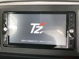 【純正ナビ】人気の純正ナビを装備しております。ナビの使いやすさはもちろん、オーディオ機能も充実!キャンプや旅行はもちろん、通勤や買い物など普段のドライブも楽しくなるはず♪