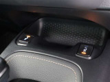 寒い時期でも快適なドライブをサポートするシートヒーターが装備されています。