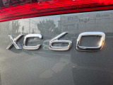 XC60よりスマートにその輝きを増して生まれ変わりました。クリーンでエレガントなスカンジナビアンデザイン。その流麗なエクステリアは、さらにシンプル&スマートに研ぎ澄まされました。