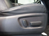 パワーシート搭載。微妙な調整が手軽にでき、ピッタリの最適なポジションで運転することが可能です。