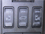 両側電動スライドドアを装備しております。