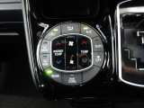 オートエアコンです。車内を設定温度に保ち、快適空間をキープします。