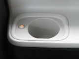 ホッとカップホルダーが運転席・助手席にあります。ホットドリンクをちょうど良い温度でキープしてくれる保温機能付で嬉しいです。
