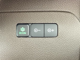 【eコンスイッチ】低燃費運転をサポートするECONモード。スイッチをONすると、エンジンやトランスミッション、A/Cなどを協調制御し、燃費の向上に貢献。エコドライブの効果を高めます。