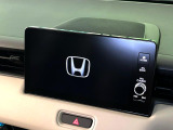 【メーカー純正ナビ】インテリアに溶け込むスタイリッシュな「専用設計」メーカーナビを装備♪視認性や操作性など基本性能にも優れ、より上質なカーライフをお楽しみいただけます。