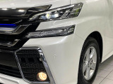 【LEDヘッドライト】悪天候や夜間走行時も良好な視界を確保し安心して運転できる高輝度LEDヘッドライトを装備!点灯速度が早く、消費電力も抑えられています。