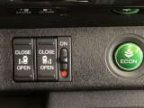 リアドアは乗り降りに便利な両側電動スライドドアです。また運転席に座っていながらスイッチ操作で自在にスライドドアを開け閉めできます。