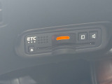 ETC車載器のお写真です。高速道路など、有料道路を通過する際には大変便利な装備ですね♪