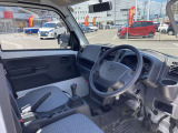 運転席からの視界もよくどなたがお乗りになられても運転しやすい車両になっています☆