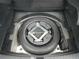 【車載工具】タイヤ交換には必需品ですね!万が一に役立つ工具です。緊急時に備え、使い方をしっかり覚えておきましょう。