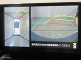 パノラミックビューモニター付きです。車両を上から見たような映像をディスプレイオーディオ画面に表示。運転席からの目視だけでは見にくい、車両周辺の状況をリアルタイムでしっかり確認できます。