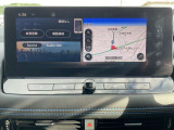ヘッドアップディスプレイには10.8インチの大型カラーディスプレイを採用。視界移動することなく車速や・ルート・プロパイロットの作動状況など運転に必要な情報を把握できます。