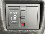 【パワースライドドア】スマートキーや運転席のスイッチでスライドドアの開閉が可能♪電動だから力を入れてドアを開ける必要が無く、小さいお子様でも、重い荷物を持っている時もラクに開け閉めできます♪