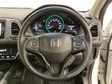 ハンドルにHondaセンシング系のクルーズコントロールやレーンキープアシストなどのスイッチと、オーディオの操作スイッチが装備されています。ハンドルから手を離さず安全に操作できます。