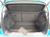 荷室は荷物を隠せるトノカバー付!充分な荷室の広さです!