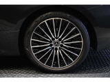 メルセデスの認定中古車「サーティファイドカー」では、万一お車が故障した場合も、ご購入後1年間もしくは2年間※は走行距離にかかわらずメルセデス・ベンツ正規サービスネットワークで無料修理いたします