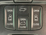 【両側スライドドア】駐車場で隣の車との間隔が狭く乗りにくい時、スライドドアなら安心!ドアオープン時も幅を取らず、開口部が広いので乗り降りがとっても簡単です。大きな荷物の出し入れも後席から可能♪