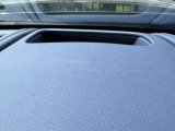 【オプション】カラーヘッドアップディスプレイ(走行に必要な情報をフロントガラスに投影します。)