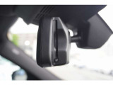 BMW純正のミラー一体型ETC車載器を装備しています。運転席からの視界を遮ることなく、インテリアの洗練されたデザインを損なわないスマートな配置が特徴です。