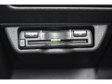 ETCは純正ならではの足元を妨げない工夫をこらしており、ETC2.0搭載車です。周辺のITSスポット道路状況や渋滞情報も表示可能でございます。