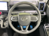 インテリアに合わせたデザインのステアリングは、運転される方のことも考え、運転しやすい形状、大きさです。是非一度、実際に触ってお確かめください。