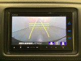 バックでの車庫入れも安心です! リアカメラが付いているバックモニター付のナビを装備しております。操作線もついており距離感も画面から確認できます。