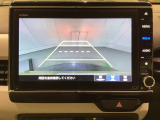 バックでの車庫入れも安心です! リアカメラが付いているバックモニター付のナビを装備しております。操作線もついており距離感も画面から確認できます。