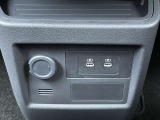 シガーソケットに加えUSBソケット2口を装備☆気が利いた便利な装備です♪