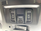 【両側パワースライドドア】スマートキーや運転席のスイッチで後席両側スライドドアの開閉が可能♪電動だから力を入れてドアを開ける必要が無く、小さなお子様でも簡単に開け閉めでき快適です♪