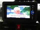 【オーディオ機能】テレビ視聴など多彩なメディアに対応。長時間の移動や待ち時間でも、同乗者の方が退屈せずに車内での時間を過ごせます。