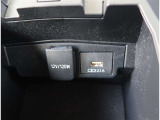 【USBポート】オーディオ/充電用と使い分けが出来てとっても便利です。