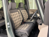 乗降がしやすい運転席。高さが調節できて小柄な方でも運転しやすいポジションをとることができます。