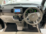 【前方視界】開放的な前方視界!運転がしやすく疲れにくいです♪窓が大きく、見通しがとっても良いおクルマですよ♪