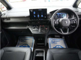とても握りやすいステアリング!運転手の気持ちがそのまま伝わるかのような反応をしてくれます!小物入れや各ボタンの配置にこだわり、とても使いやすいです !視認性も良好なのでロングドライブもお任せ下さい!