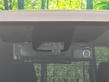 【プリクラッシュセーフティ】前方の車両等を検知し、衝突しそうな時は警報で注意を促し、ブレーキを踏む力をサポート。ブレーキを踏めなかった場合は衝突被害軽減ブレーキが作動、衝突回避をサポートします。